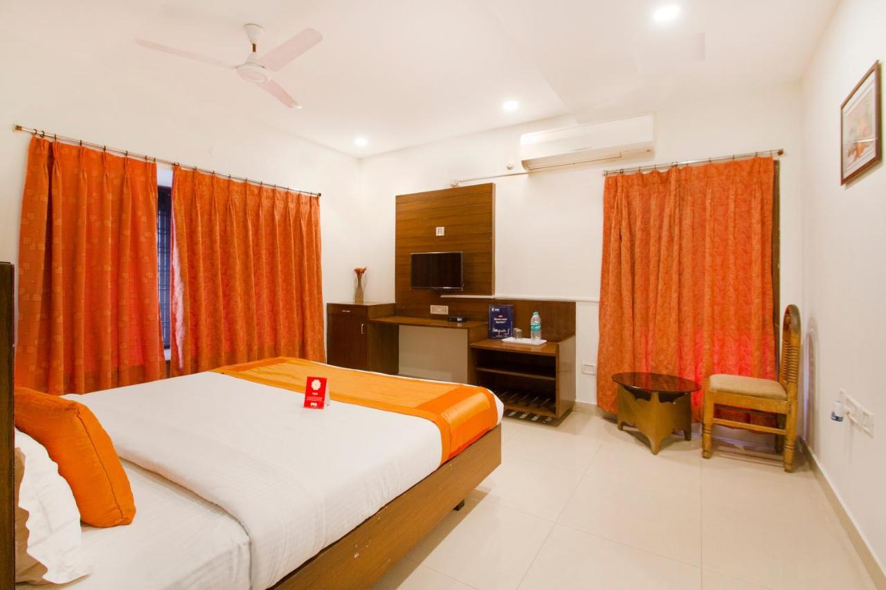 Vaccinated Staff - Oyo 11400 The Down Town Suites Hyderabad Ngoại thất bức ảnh