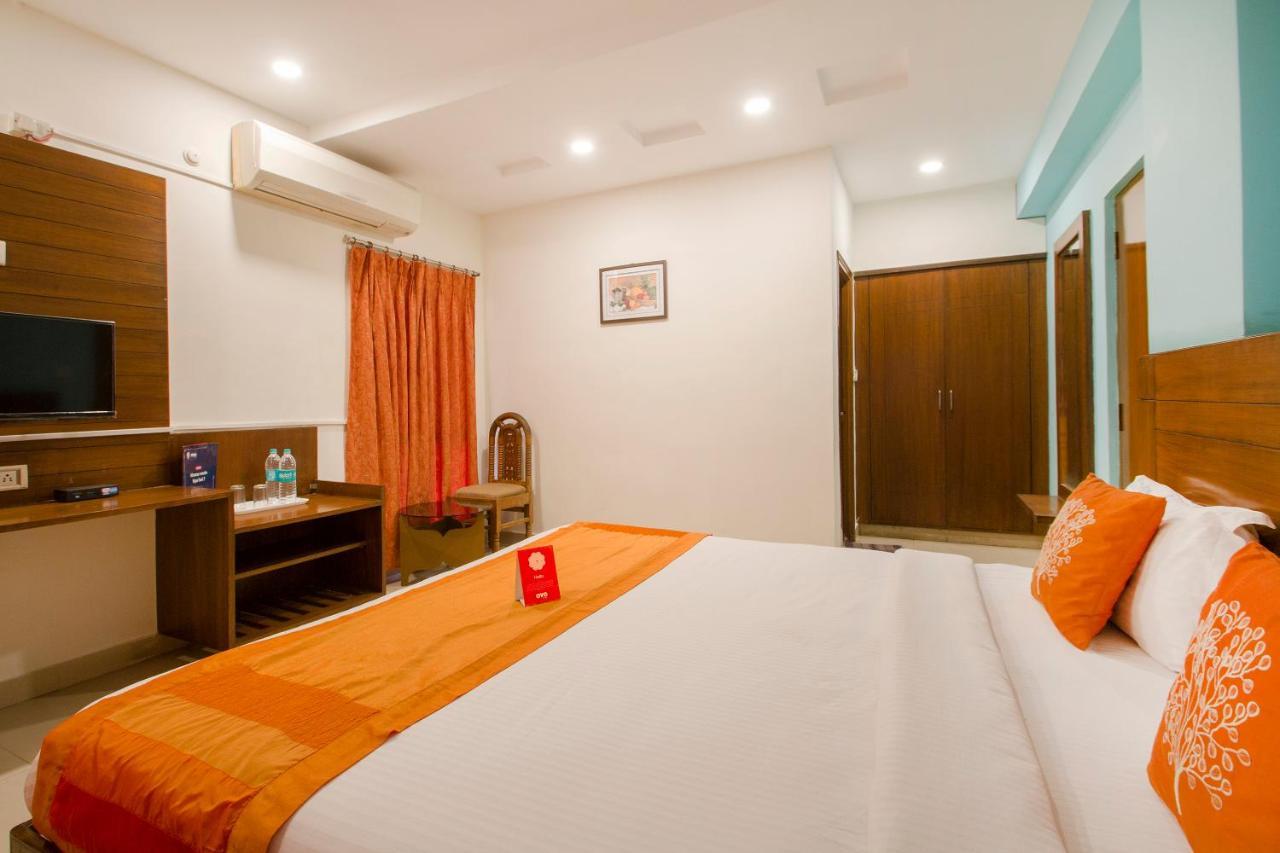 Vaccinated Staff - Oyo 11400 The Down Town Suites Hyderabad Ngoại thất bức ảnh