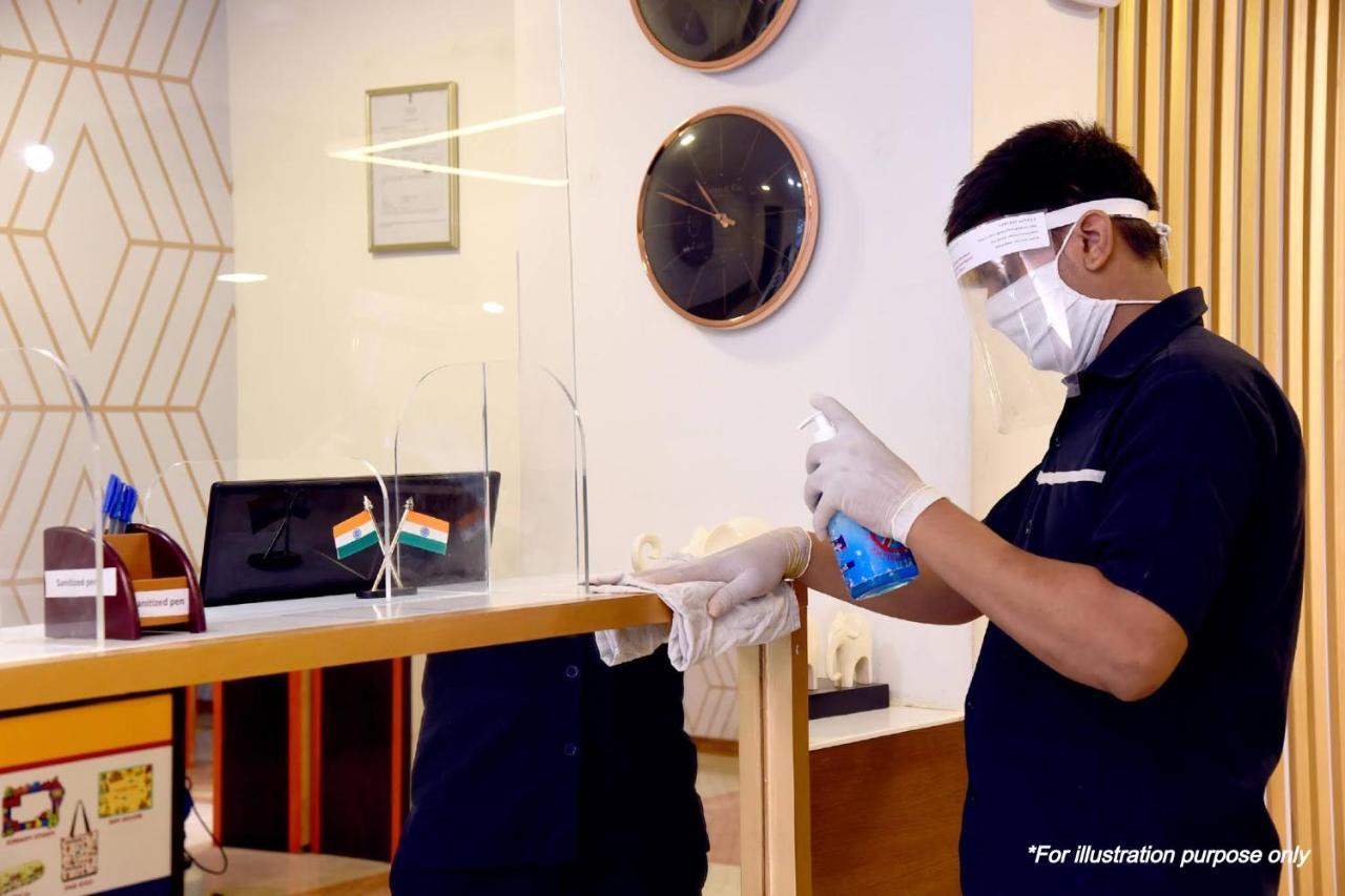 Vaccinated Staff - Oyo 11400 The Down Town Suites Hyderabad Ngoại thất bức ảnh