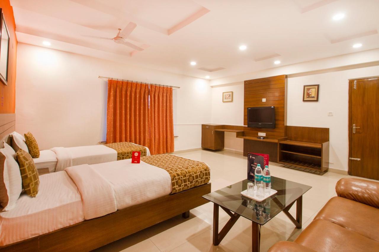 Vaccinated Staff - Oyo 11400 The Down Town Suites Hyderabad Ngoại thất bức ảnh
