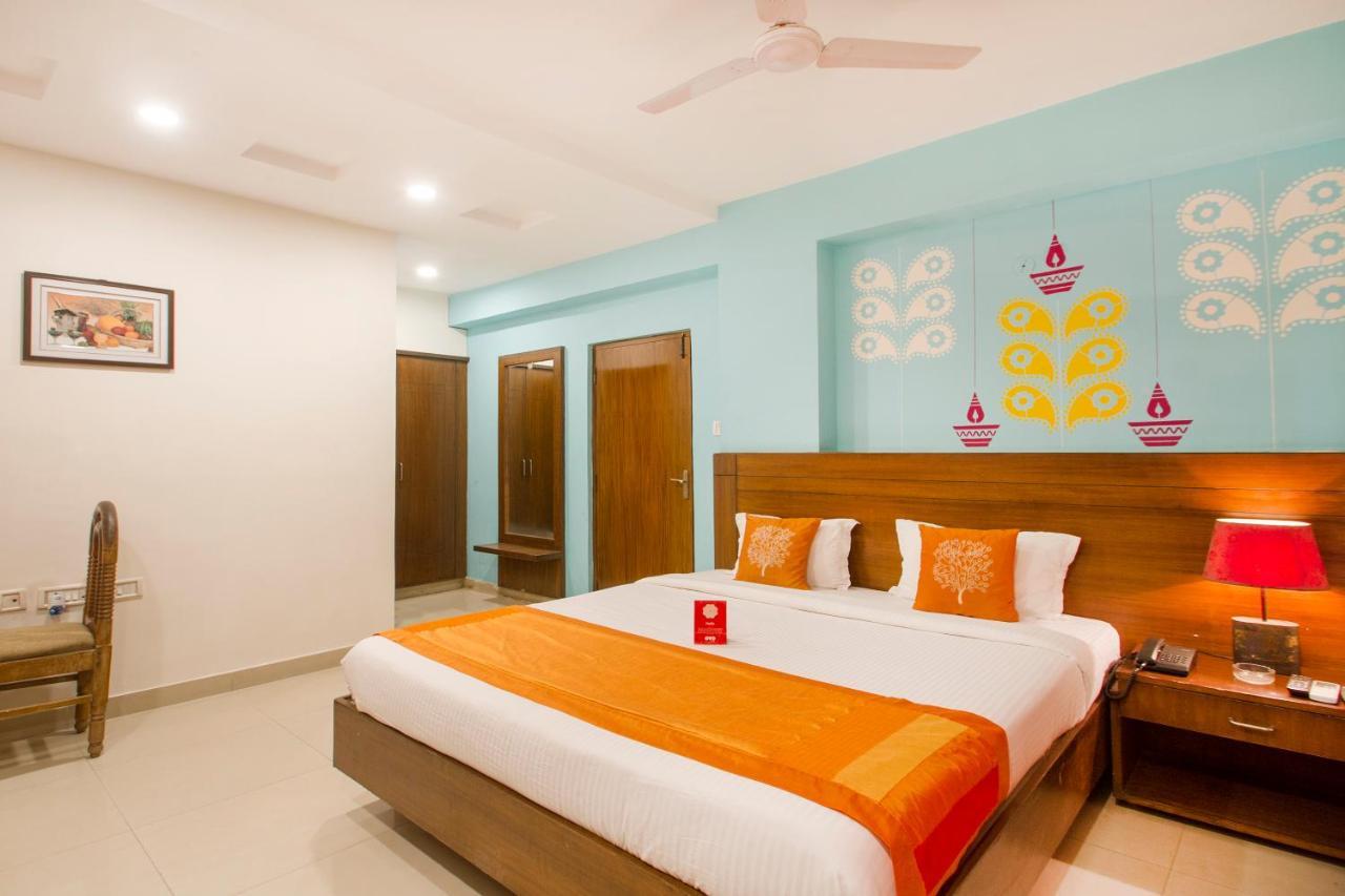 Vaccinated Staff - Oyo 11400 The Down Town Suites Hyderabad Ngoại thất bức ảnh